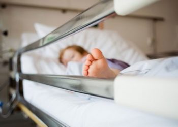 Στην εντατική 2χρονο αγοράκι-Σκυλιά του ξερίζωσαν τα γεννητικά του όργανα