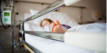 Alldaynews.gr Στην εντατική 2χρονο αγοράκι-Σκυλιά του ξερίζωσαν τα γεννητικά του όργανα