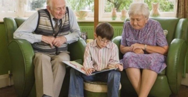 Alldaynews.gr Χωρισμός: Και οι παππούδες θα πληρώνουν διατροφή για τα ανήλικα εγγόνια τους