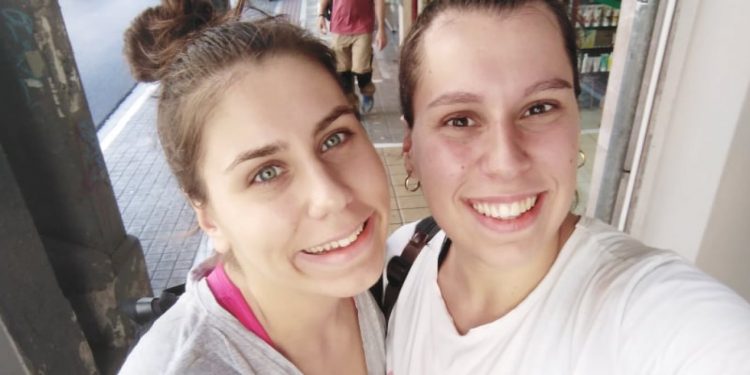 Alldaynews.gr Πώς οι αδελφές Ναυσικά και Μαρία έσωσαν 2 παιδιά – Από το φόβο τους, αφού σώθηκαν ξέσπασαν σε λυγμούς