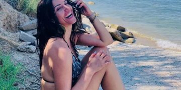 Η Σοφία Παυλίδου ποζάρει topless στην παραλία και…Αναστατώνει το αντρικό κοινό![photo]