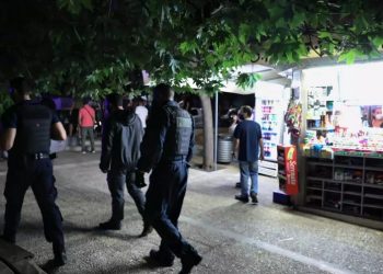Κορονοϊός: Έκλεισαν τα μεσάνυχτα περίπτερα και κάβες-Παντού Αστυνομικοί