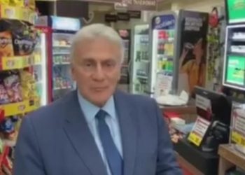 O Παναγιώτης Ψωμιάδης άνοιξε μίνι μάρκετ και έβγαλε διαφήμιση – Πρωταγωνιστεί ο …ίδιος! (Video)