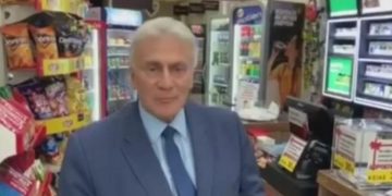 O Παναγιώτης Ψωμιάδης άνοιξε μίνι μάρκετ και έβγαλε διαφήμιση – Πρωταγωνιστεί ο …ίδιος! (Video)