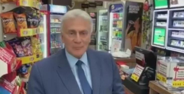 O Παναγιώτης Ψωμιάδης άνοιξε μίνι μάρκετ και έβγαλε διαφήμιση – Πρωταγωνιστεί ο …ίδιος! (Video)