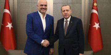 Ξαφνική επίσκεψη του Ράμα στον Ερντογάν πριν από τη συνάντηση με Μητσοτάκη