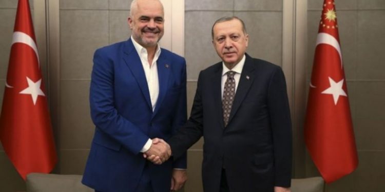 Ξαφνική επίσκεψη του Ράμα στον Ερντογάν πριν από τη συνάντηση με Μητσοτάκη