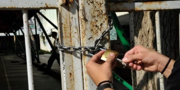 Alldaynews.gr Θεσσαλονίκη: Μαθήτρια λυκείου γκρεμίζει την προπαγάνδα περί αρνητών της μάσκας στις καταλήψεις (Ηχητικό)