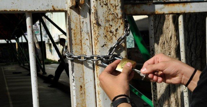 Alldaynews.gr Θεσσαλονίκη: Μαθήτρια λυκείου γκρεμίζει την προπαγάνδα περί αρνητών της μάσκας στις καταλήψεις (Ηχητικό)