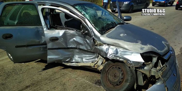 Alldaynews.gr Τροχαίο με μετωπική σύγκρουση – Ένας τραυματίας(pics)