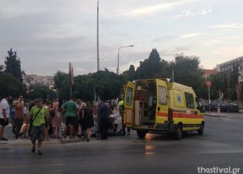 ΠΡΙΝ ΛΙΓΟ: Σύγκρουση ΙΧ με δίκυκλο στο κέντρο της Θεσσαλονίκης – Ένας τραυματίας (pics)