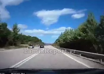 Λαμία: Βίντεο σοκ με οδηγό να κινείται στο αντίθετο ρεύμα και να αποφεύγει μετωπική διαδοχικά με 5 αυτοκίνητα