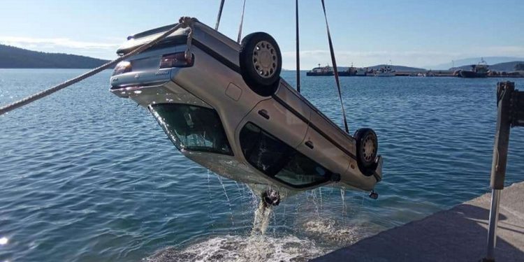 Alldaynews.gr Τραγωδία στο Ξυλόκαστρο: Γυναίκα ανασύρθηκε νεκρή από το αυτοκίνητό της – Έπεσε στη θάλασσα