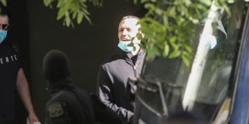 Alldaynews.gr Χρυσαυγίτες μέσα από την κλούβα: «Π@@@@@@ Λεπενιώτη, θα πεθάνεις» (video)