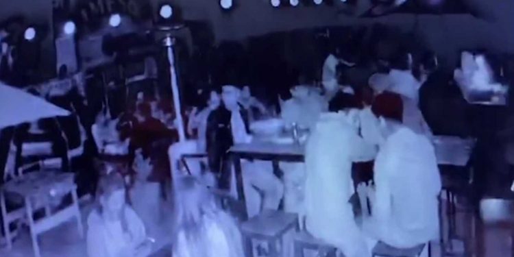 Alldaynews.gr Έκρηξη θερμάστρας σε καφέ-μπαρ – Μία 19χρονη νεκρή, με σοβαρά εγκαύματα νεαροί (ΠΡΟΣΟΧΗ: ΣΚΛΗΡΟ ΒΙΝΤΕΟ)