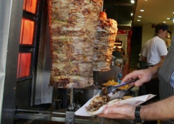Πανάκριβο θα γίνει το Σουβλάκι! Γιατί πάει για τιμή στα 5 ευρώ