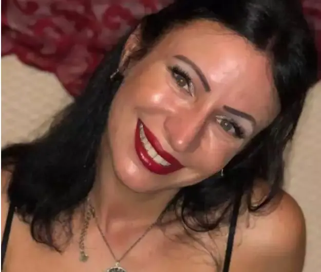 Έγκλημα στο Λουτράκι: Τάφηκε στη Μύκονο η 43χρονη-Τραγική φιγούρα η κόρη της[photos]
