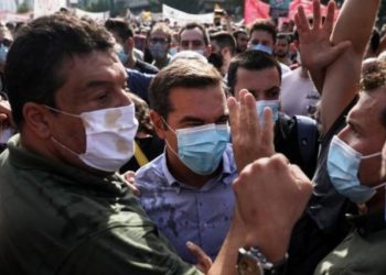 Πέταξαν νερά και καφέδες στον Αλέξη Τσίπρα[photos]