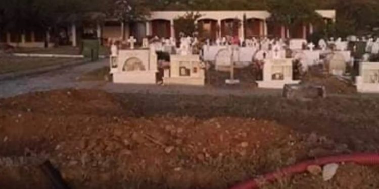 Alldaynews.gr Θεσσαλονίκη: Σκάβουν νέους τάφους για τα θύματα του κορονοϊού! Οι πρώτες εικόνες