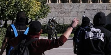 Alldaynews.gr Καταστολή στους μαθητές, αναστολή στους ναζιστές