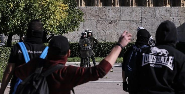 Alldaynews.gr Καταστολή στους μαθητές, αναστολή στους ναζιστές