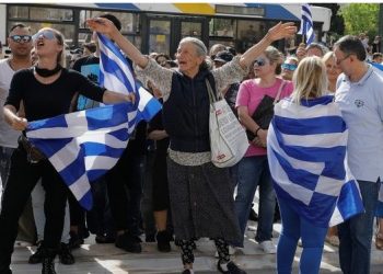 Κορονοϊός: Η μοναδική χώρα που ξεπερνά την Ελλάδα σε αρνητές και συνωμοσιολόγους