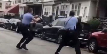 Alldaynews.gr ΗΠΑ: Εν ψυχρώ δολοφονία Αφροαμερικανού – Τον πυροβόλησαν πάνω από 10 φορές