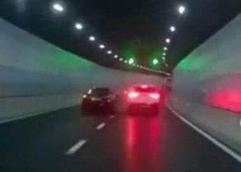 Σύγκρουση αυτοκινήτων μέσα σε σήραγγα-Σκηνές που Σοκάρουν