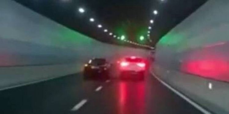 Alldaynews.gr Σύγκρουση αυτοκινήτων μέσα σε σήραγγα-Σκηνές που Σοκάρουν