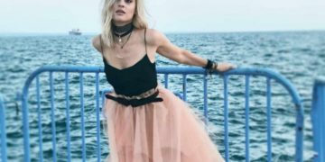 Topless η πρώην σύντροφος του Δημήτρη Ουγγαρέζου![photo]