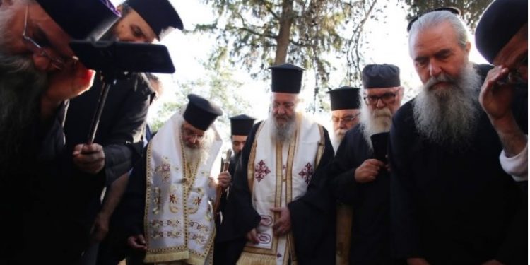 Εκταφή Αγ. Καλλινίκου: Στην κάρα του βρέθηκε και το κομμάτι που του είχε αφαιρεθεί στην εγχείριση![photos]