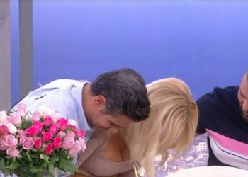 Η Φαίη Σκορδά σωριάστηκε στο πάτωμα on air![video]