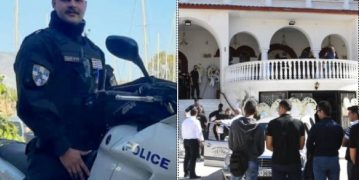 Λάρισα: Θρήνος και οδυρμός στην κηδεία του 24χρονου αστυνομικού[photos]