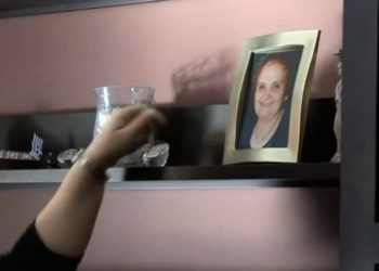 Κοροναϊός: Συγκλονιστική μαρτυρία-“Είχα να την αγκαλιάσω 7 μήνες και την Έχασα”