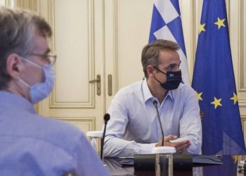 Κορωνοϊός-Νέα μέτρα: Έκτακτη σύσκεψη Μητσοτάκη με Κικίλια, Τσιόδρα και Χαρδαλιά
