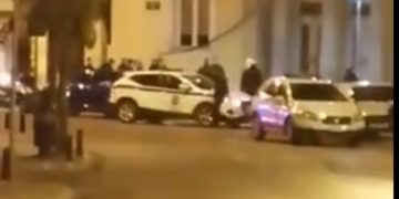 Alldaynews.gr Κοζάνη-Κορωνοϊός: Άγριος καυγάς στην κεντρική πλατεία! Δείτε το Βίντεο