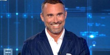 Alldaynews.gr Γιώργος Καπουτζίδης: «Πέρασα την καραντίνα με τον σύντροφό μου στην Αίγινα-Ήμουν τυχερός»