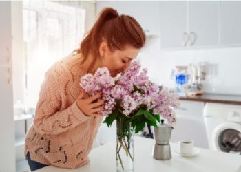 Φυσικοί τρόποι να κάνουμε το σπίτι μας να μυρίζει όμορφα