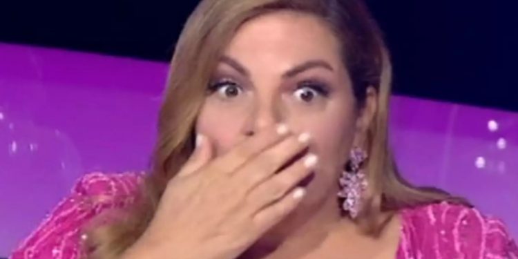 Alldaynews.gr Μπέδρεψε τα λουλούδια! Η Βίκυ Σταυροπούλου αποκάλεσε τον Τριαντάφυλλο …. Γαρύφαλλο