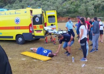 Τραγικές στιγμές σto Πρωτάθλημα Γ κατηγορίας: Κατέρρευσε ποδοσφαιριστής μέσα στο γήπεδο[photos]