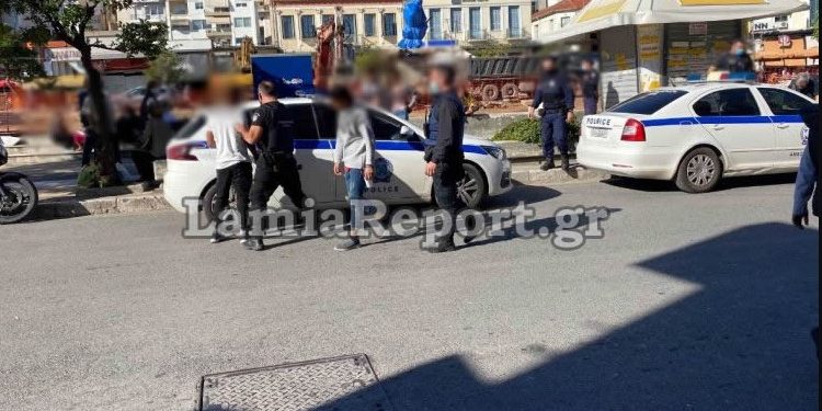 Alldaynews.gr Απίστευτος ο τύπος! Αστυνόμε περιμένει λίγο να πάρω ένα καφέ και μετά με πας μέσα;