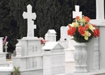 Alldaynews.gr τάφοι μνήματα νεκροταφείο σταυροί