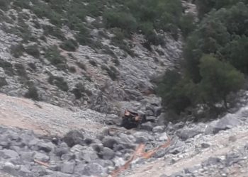 Τραγωδία στο Αγρίνιο: Δύο νεκροί από πτώση τρακτέρ σε χαράδρα 70 μέτρων[photo]