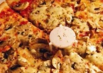 Δεν φαντάζεστε που μπορεί να σας χρησιμεύσει το τραπεζάκι της πίτσας