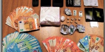 Alldaynews.gr Βόλος: Συνελήφθησαν για κατοχή Ναρκωτικών