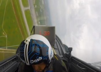 Πιλότος μαχητικού αεροσκάφους λιποθύμησε στον αέρα λόγω της πίεσης(video)