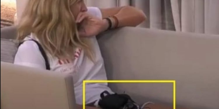 Alldaynews.gr Η Σοφία Δανέζη βάζει το χέρι μέσα απο το σορτσάκι και το απολαμβάνει!!(Φωτογραφίες)