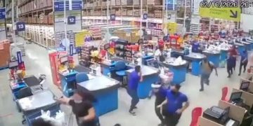 Alldaynews.gr Τραγικό συμβάν σε super market: Νεκρή 21χρονη που καταπλακώθηκε από ράφια