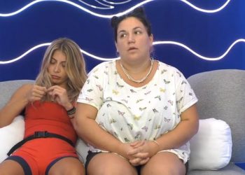 Το βίντεο μέσα από το μπάνιο που «καίει» Σοφία και Αφροδίτη