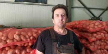 Καστοριά: Ο αγρότης που χάρισε σε απόρους 25 τόνους πατάτας